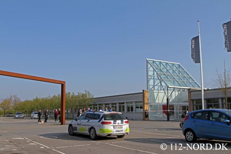 2504201903_t2.jpg